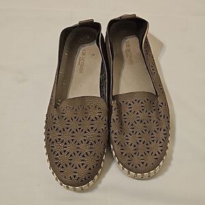 Ilse Jacobsen Tulip Tan Slip Ons Size 9